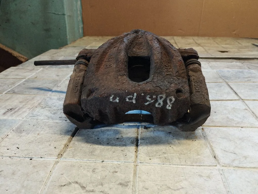 Front brake caliper – Toyota Corolla Verso AR10 (2004-2009)
