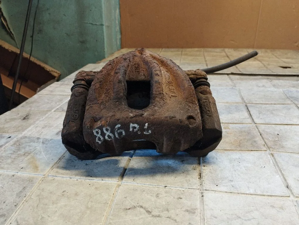 Front brake caliper – Toyota Corolla Verso AR10 (2004-2009)