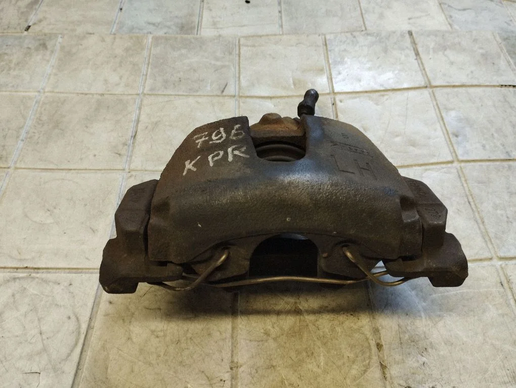 Front brake caliper – front left