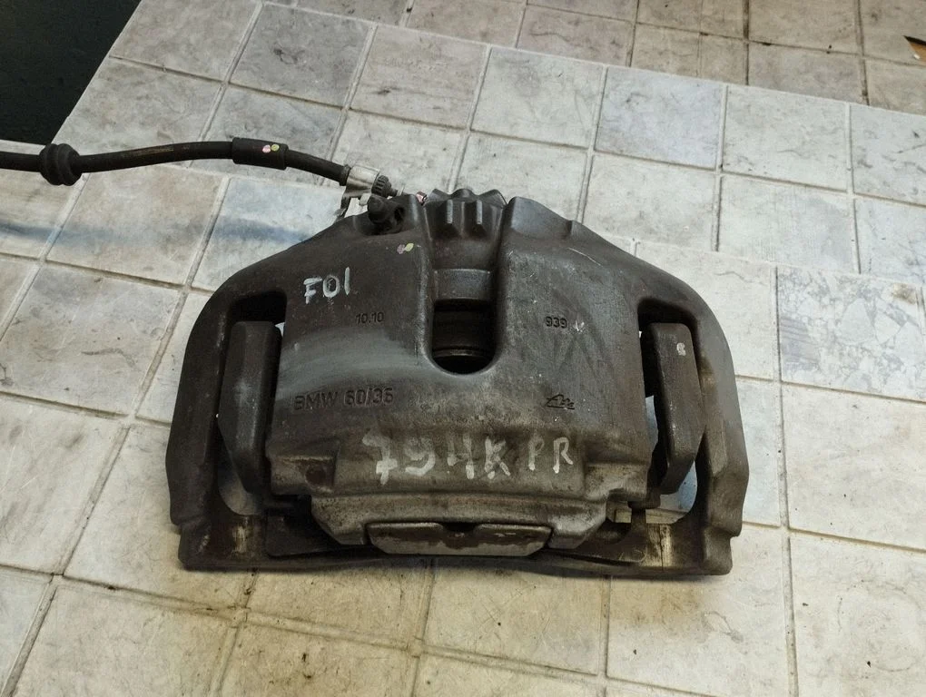Front brake caliper – front left