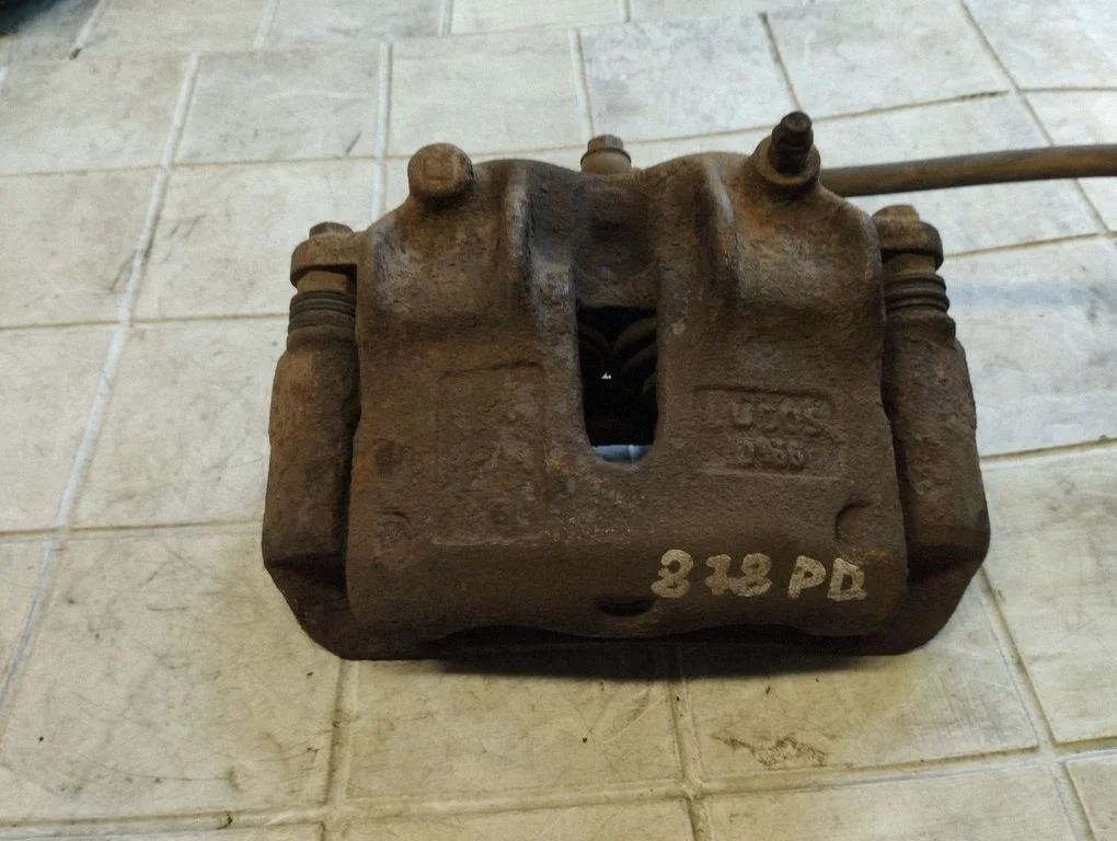 Front brake caliper – front right
