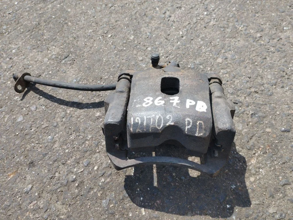 Front brake caliper – front right