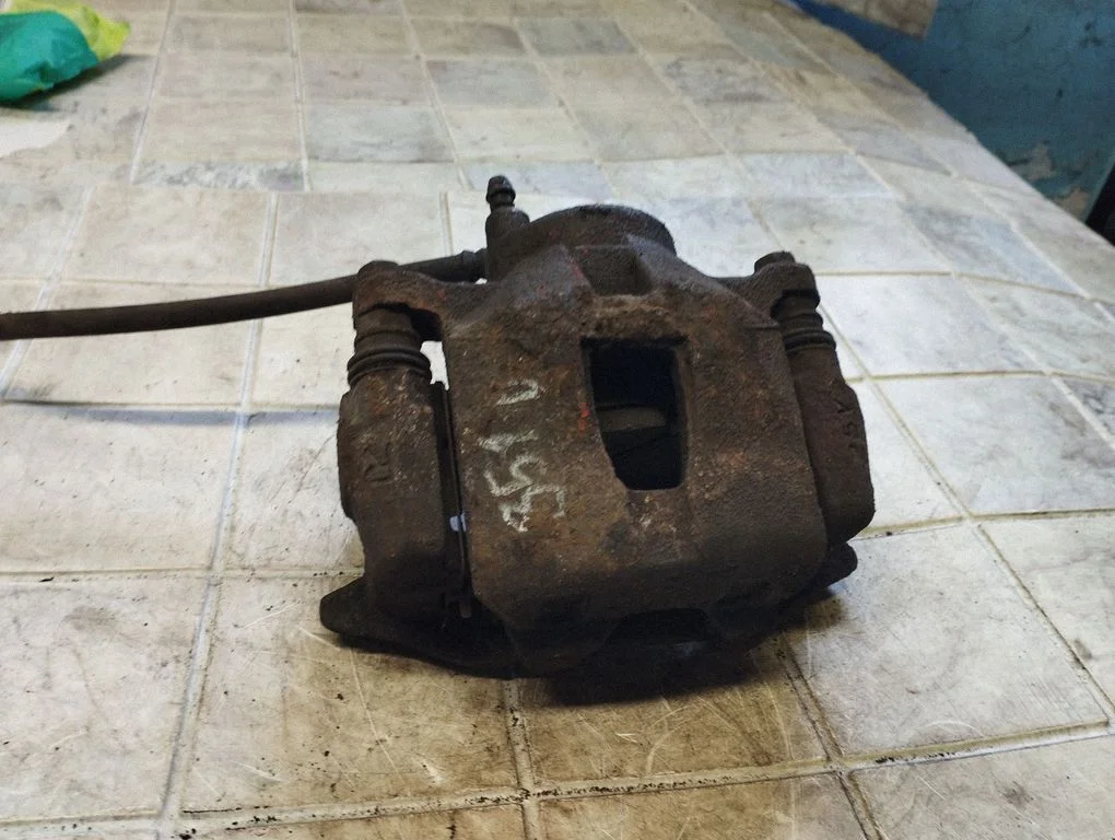 Front brake caliper – Toyota Corolla Verso E121 (2001-2004)