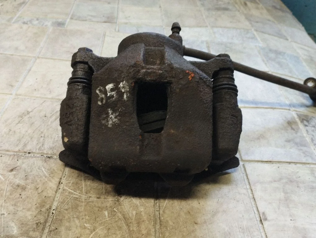 Front brake caliper – Toyota Corolla Verso E121 (2001-2004)