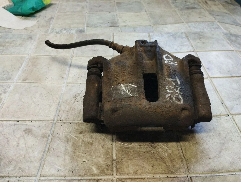 Front brake caliper – front right