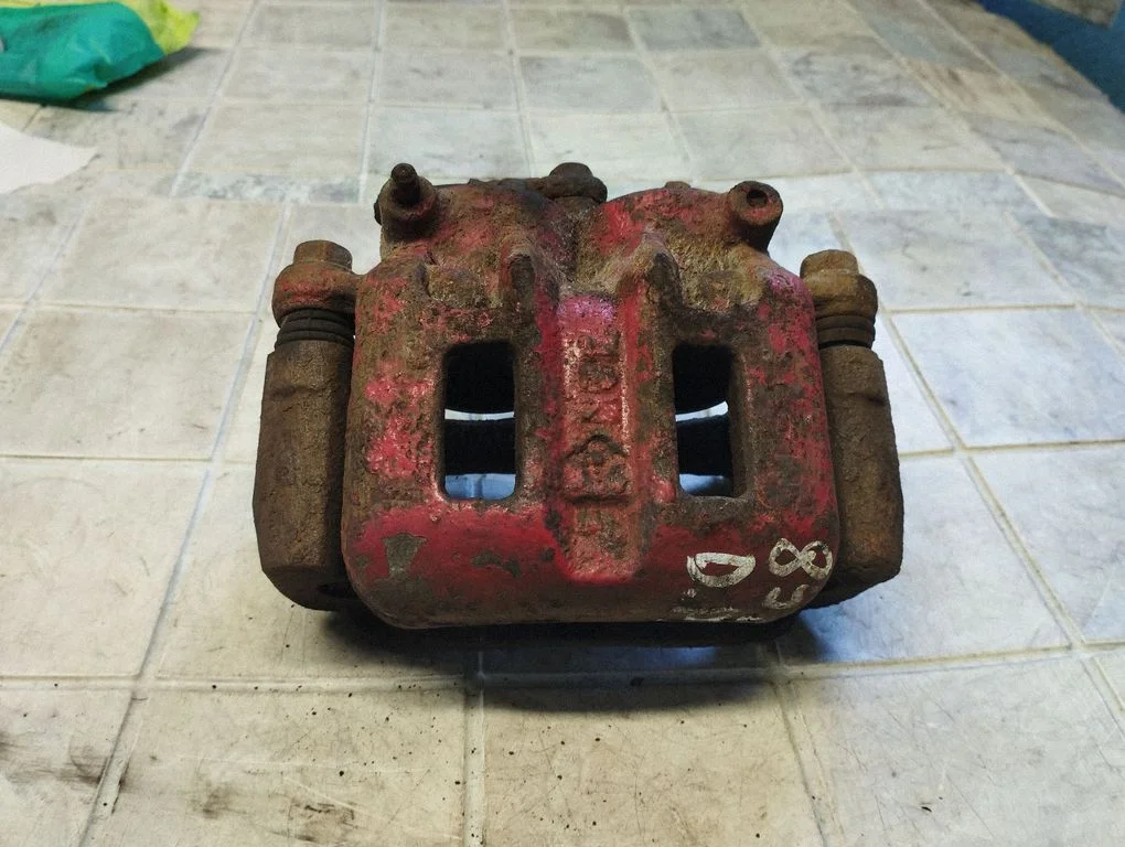 Front brake caliper – front right