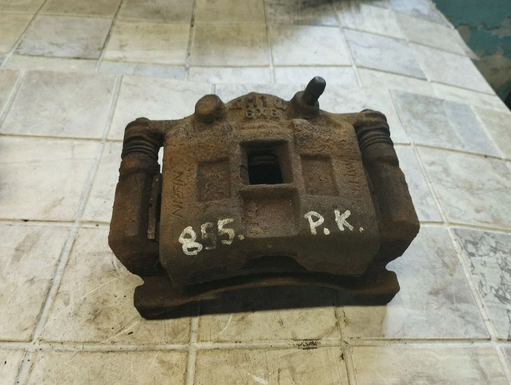 Priekšējais bremžu suports – priekšējā kreisā