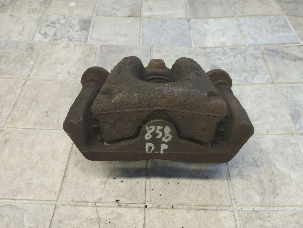 Front brake caliper – front right