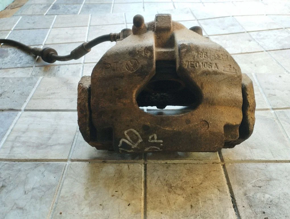 Front brake caliper – Volkswagen Transporter - Caravelle T5 (2003-2015)
