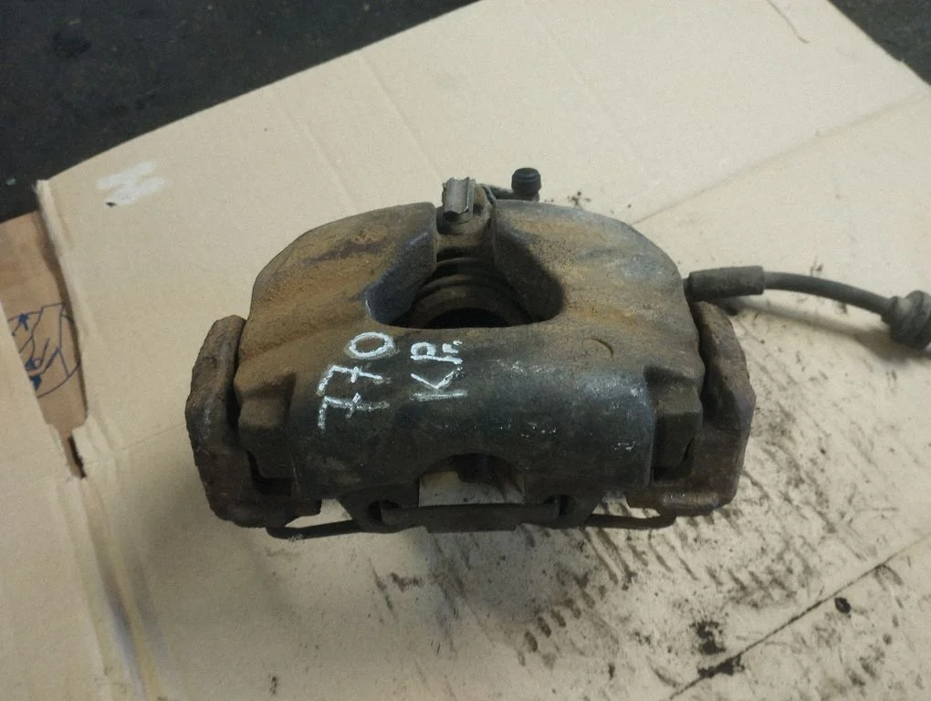 Front brake caliper – Volkswagen Transporter - Caravelle T5 (2003-2015)