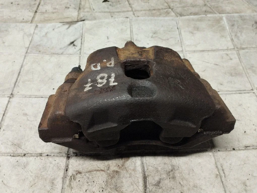 Front brake caliper – front right
