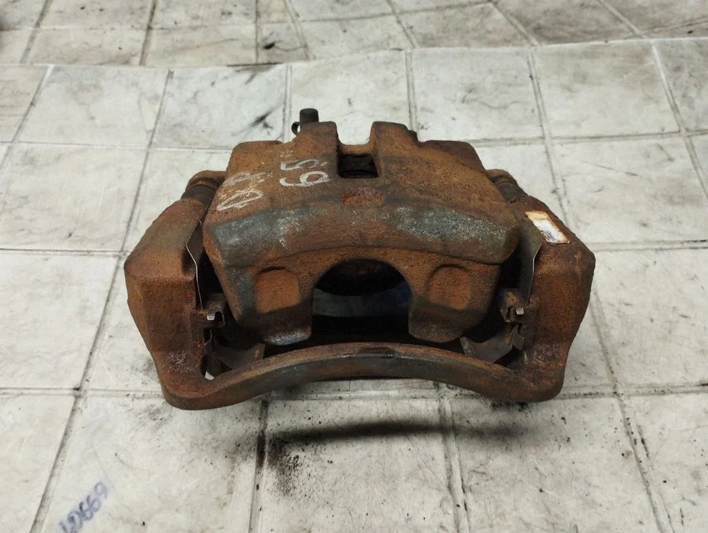 Front brake caliper – front right