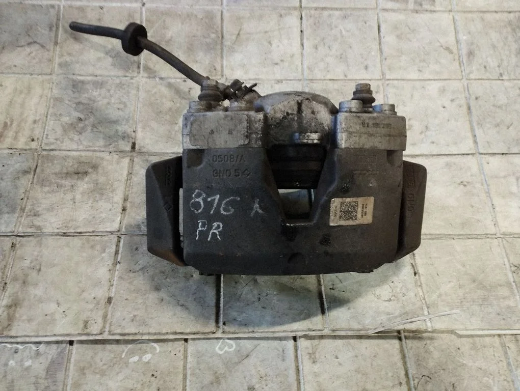 Front brake caliper – front left