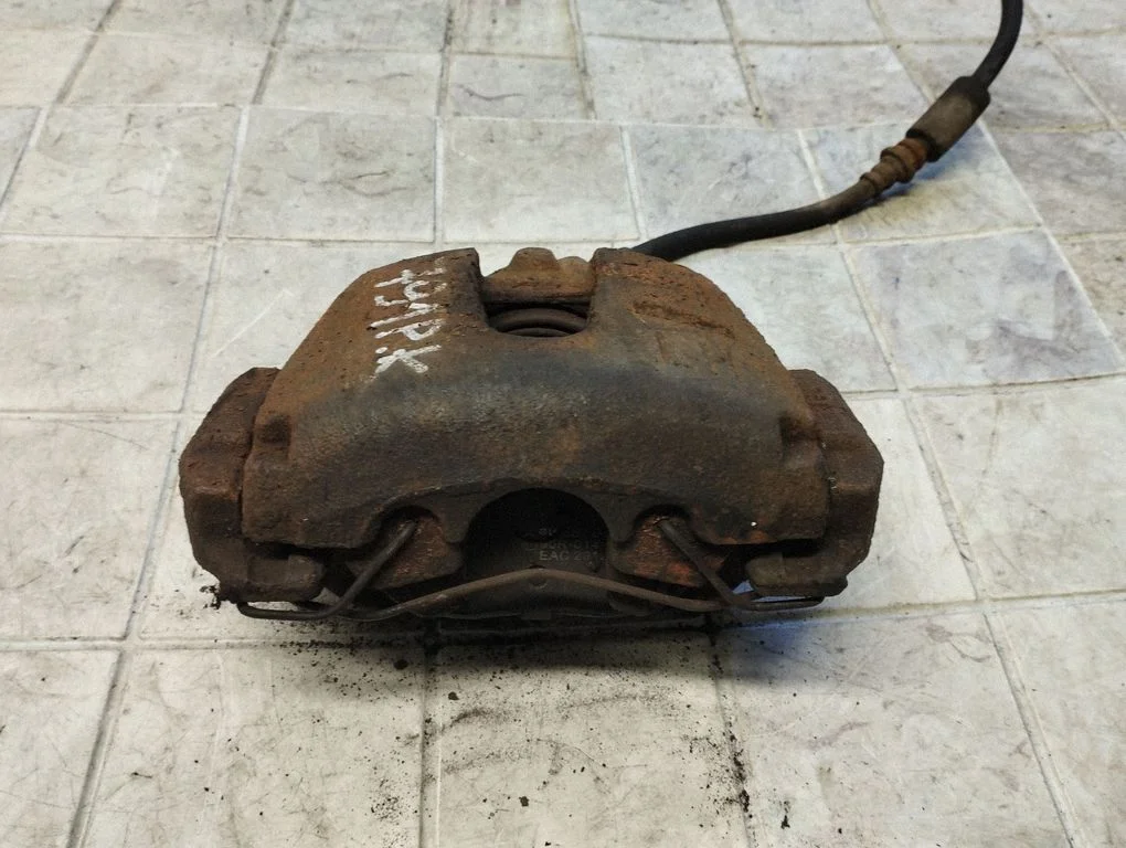 Front brake caliper – front left
