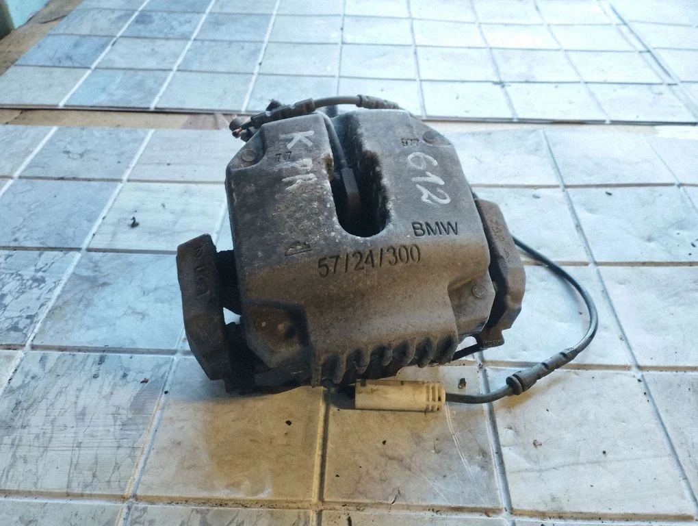 Front brake caliper – front left
