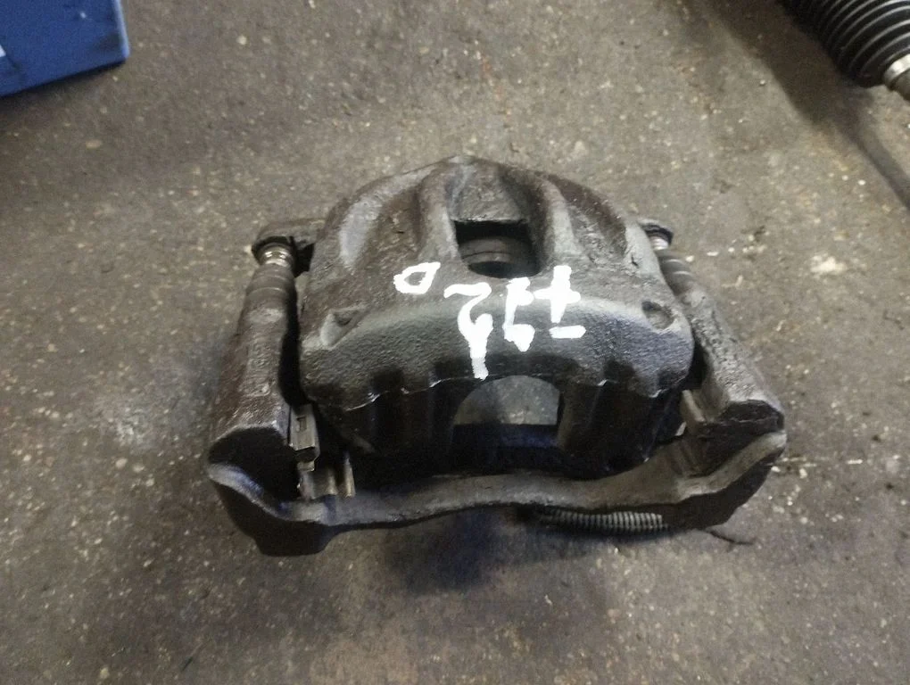 Front brake caliper – Toyota Corolla Verso AR10 (2004-2009)