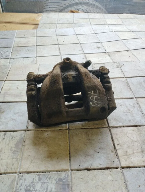 Front brake caliper – Honda CR-V (2007-2012)