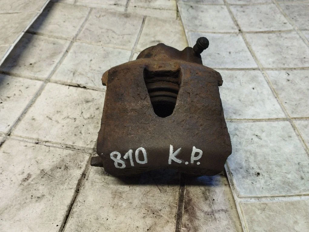 Front brake caliper – front left