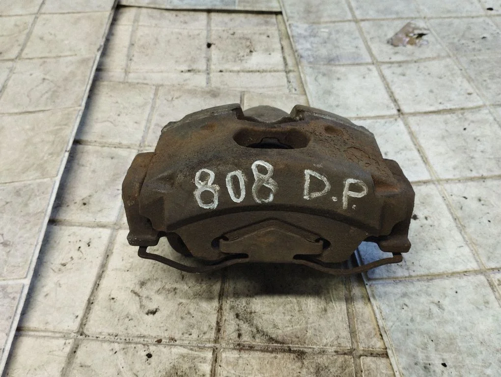 Front brake caliper – front right