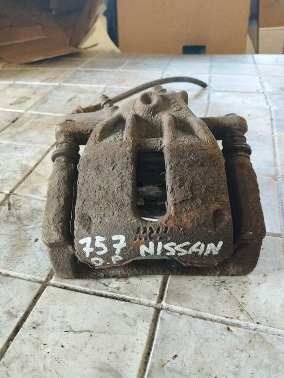 Front brake caliper – front right