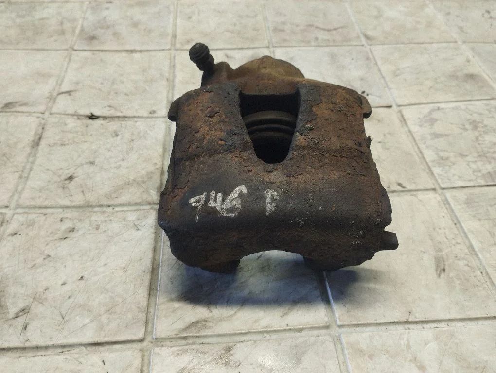 Front brake caliper – Skoda Fabia Mk1 (6Y) (1999-2007)