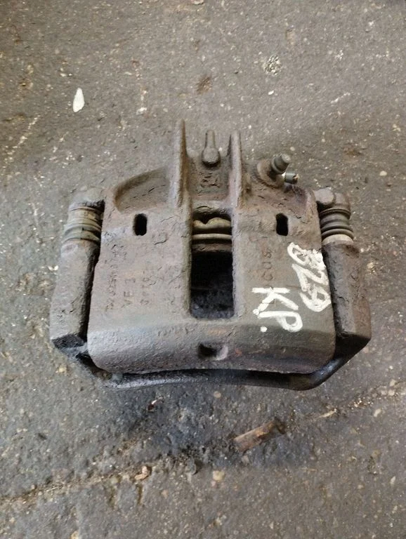Front brake caliper – Mitsubishi Space Star (1998-2005)