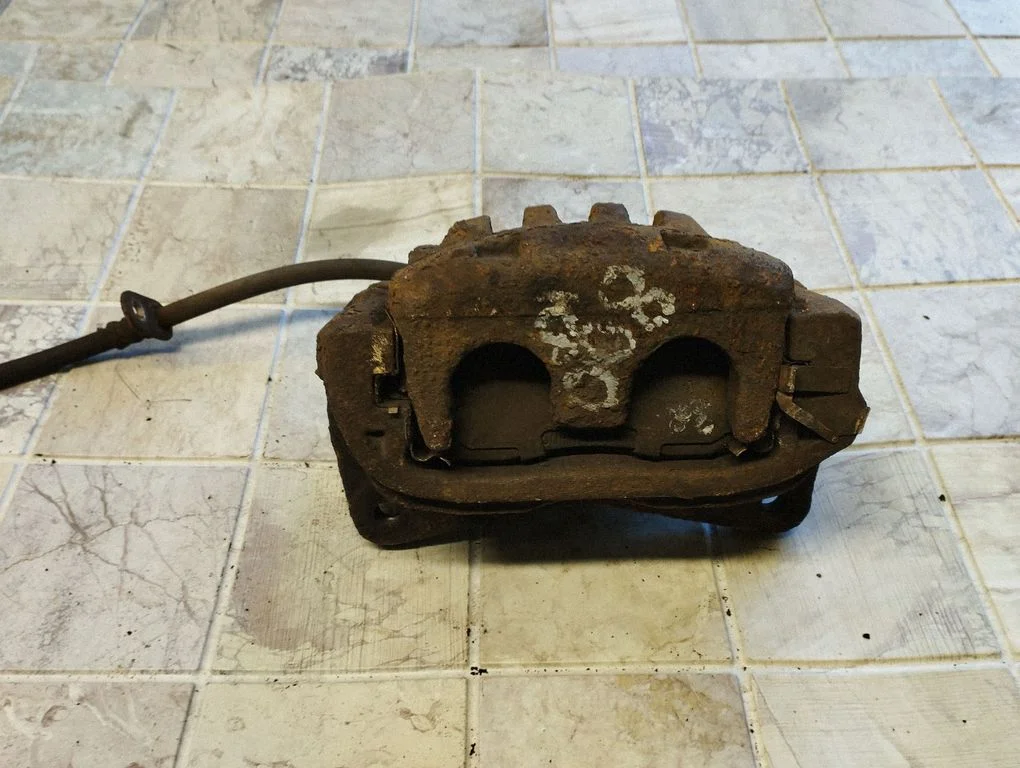 Zacisk hamulcowy przedni – Subaru Outback (2009-2014)