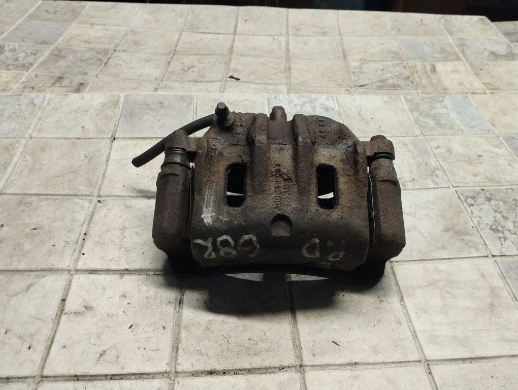 Front brake caliper – KIA Sorento (2002-2009)
