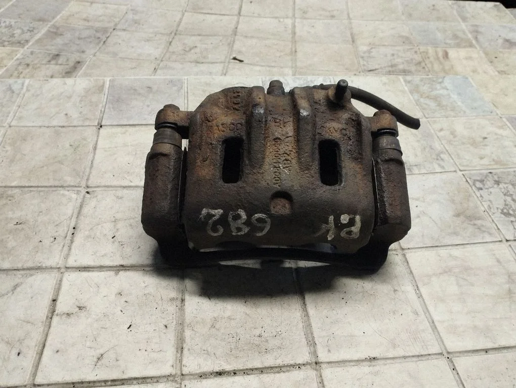 Front brake caliper – KIA Sorento (2002-2009)