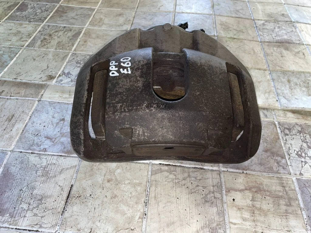 Front brake caliper – front right