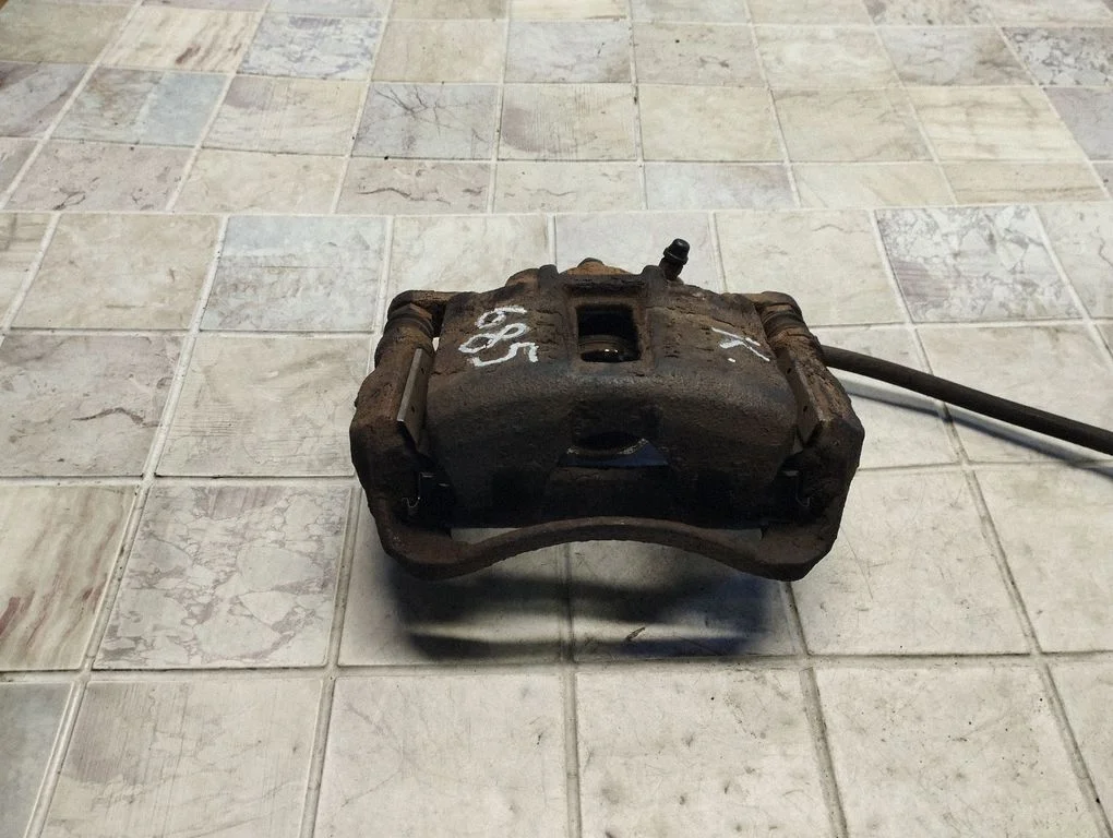 Front brake caliper – Honda FR-V (2004-2009)