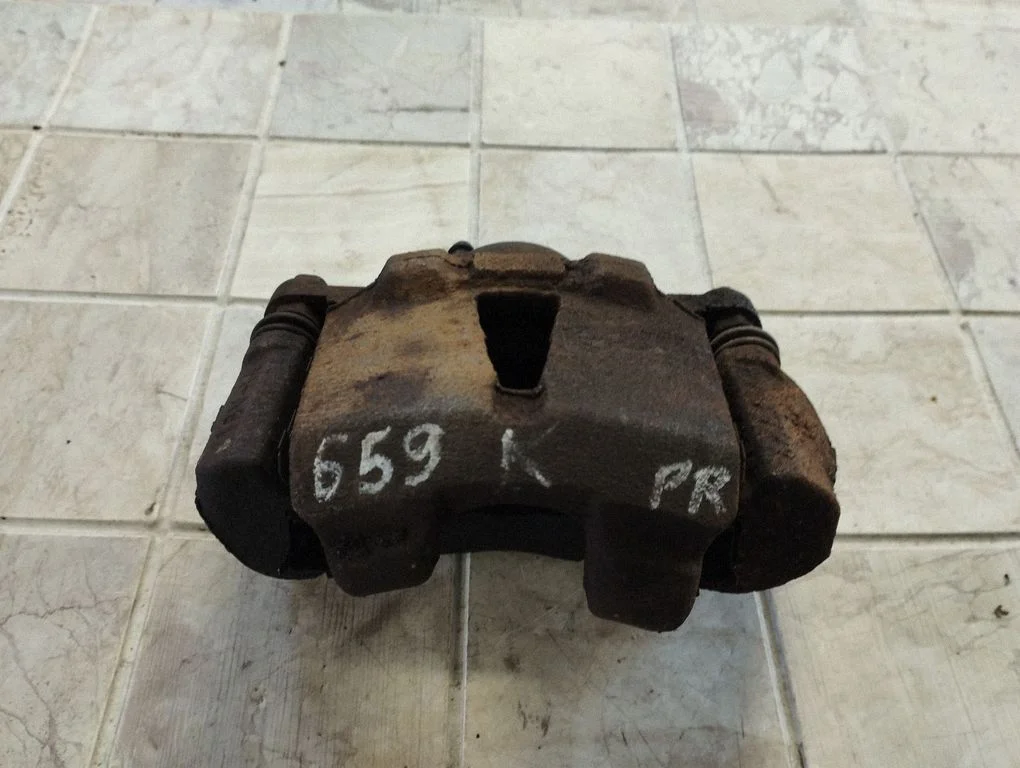 Front brake caliper – Toyota Yaris Verso (1999-2005)