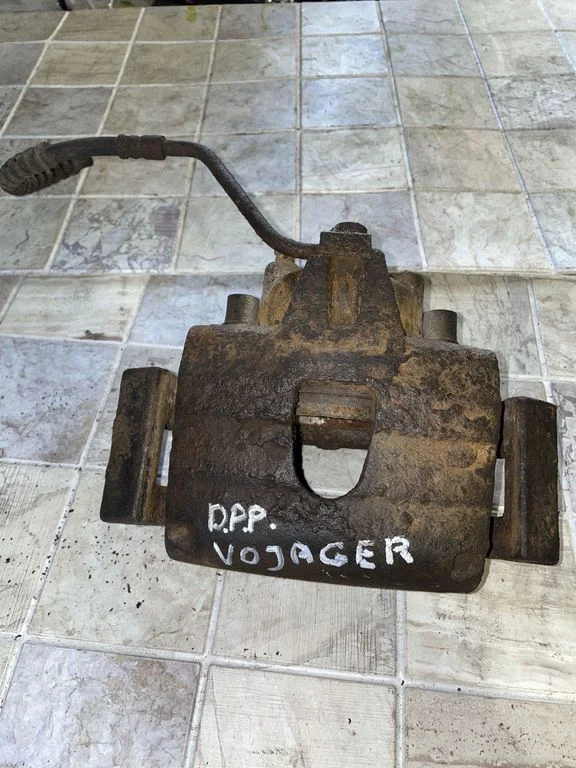 Front brake caliper – Chrysler Voyager (2004-2007)