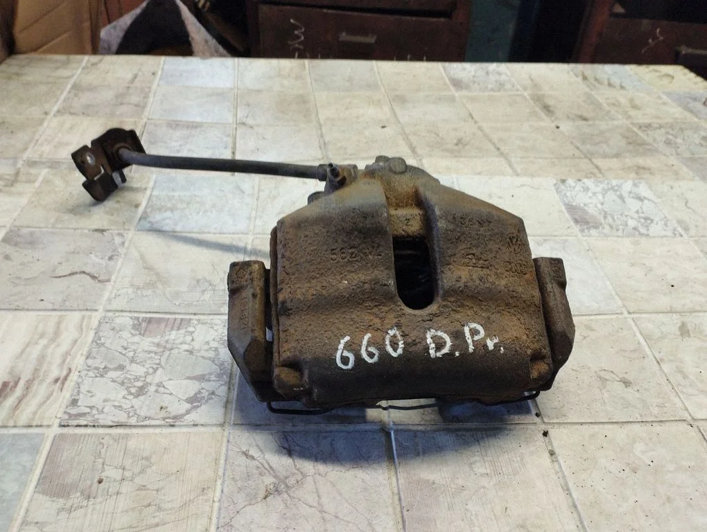 Front brake caliper – front right