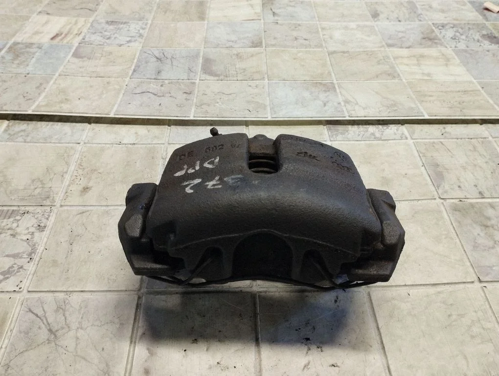 Front brake caliper – Skoda Fabia Mk1 (6Y) (1999-2007)