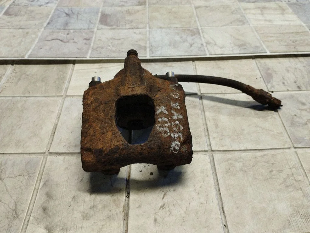 Front brake caliper – Chrysler Voyager (2004-2007)