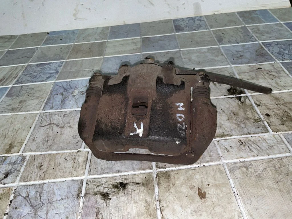 Front brake caliper – left