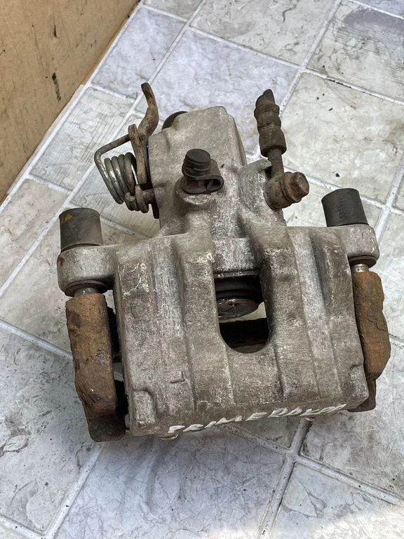 Front brake caliper – front left