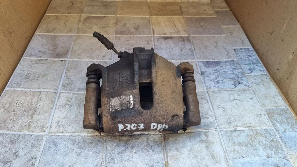 Zacisk hamulcowy przedni – Peugeot 207 CC (2007-2014)