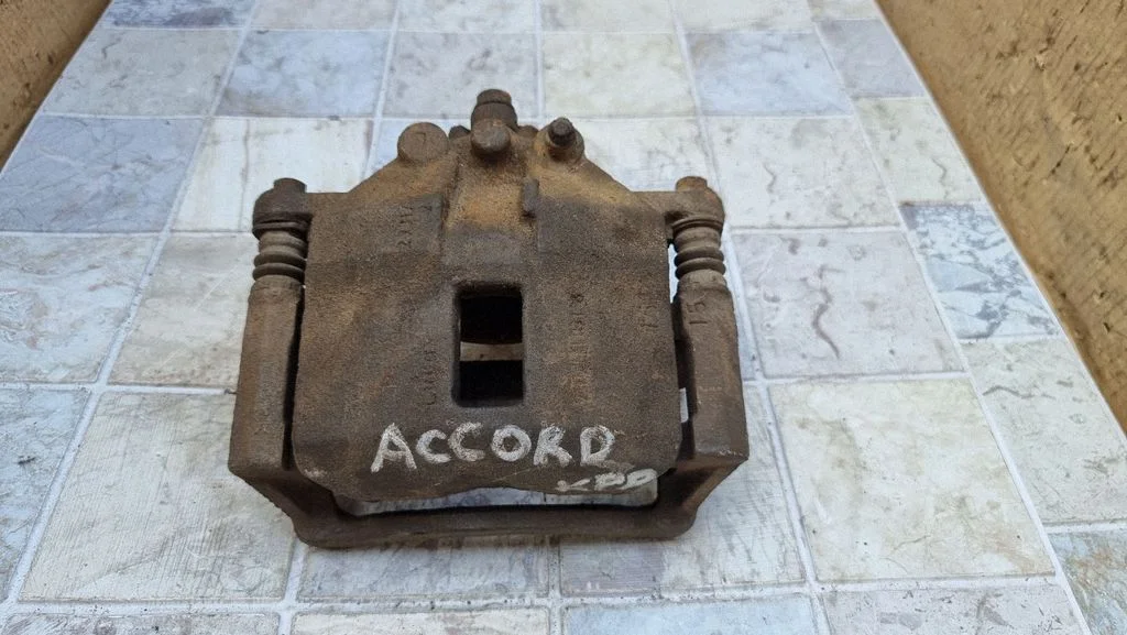 Front brake caliper – Honda Accord (1999-2002)