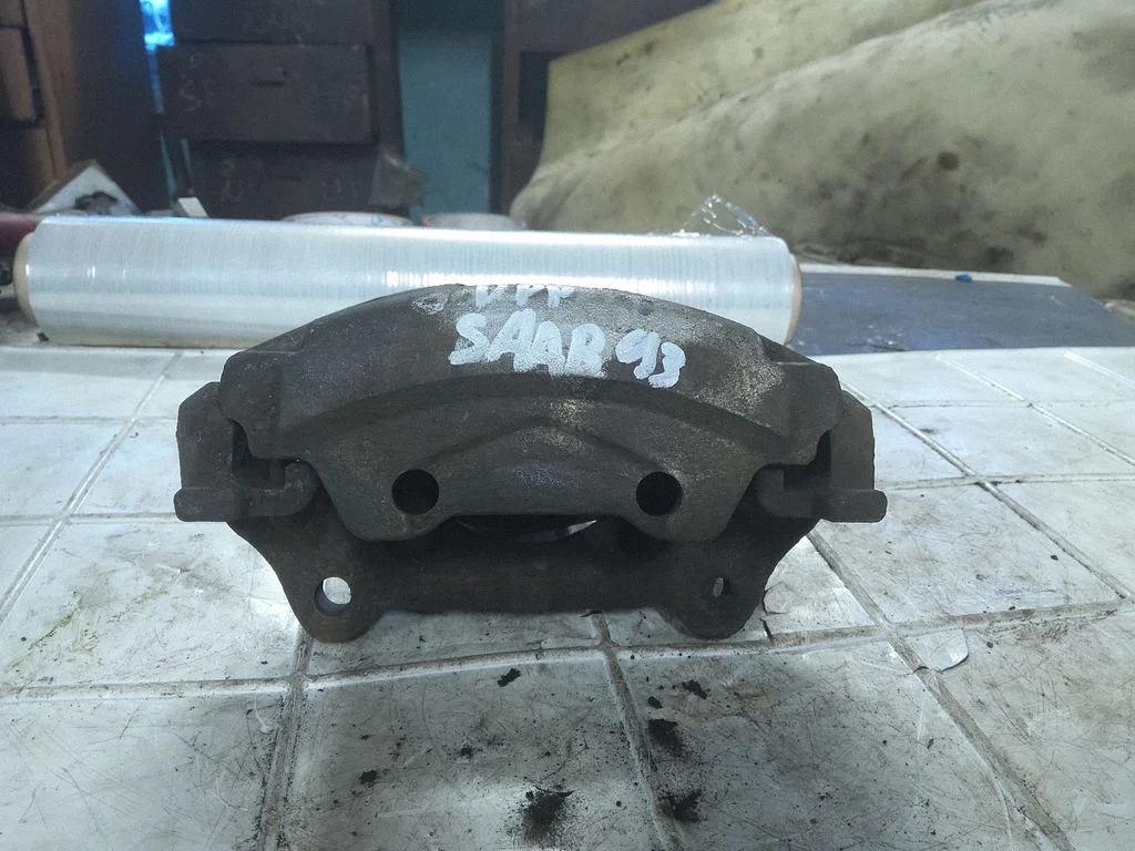 Front brake caliper – front right