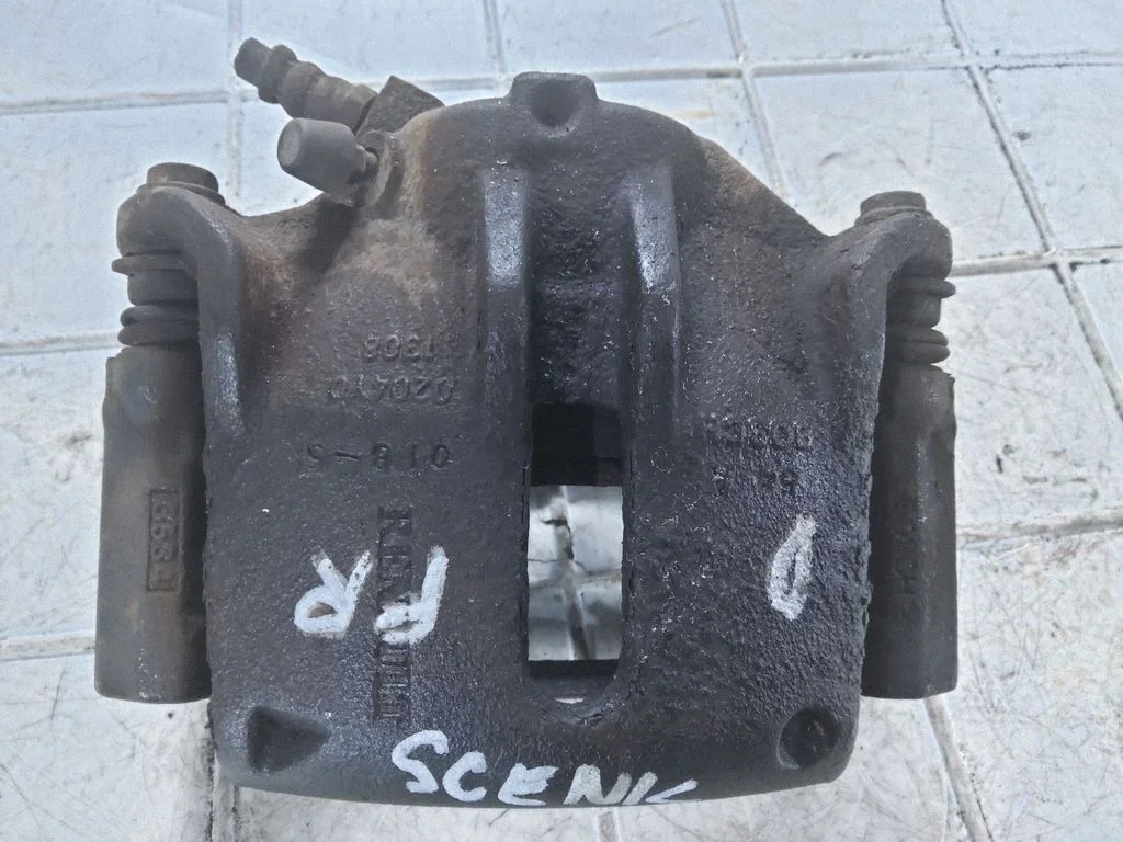 Front brake caliper – front right