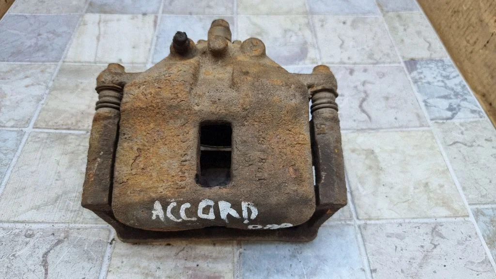 Front brake caliper – Honda Accord (1999-2002)