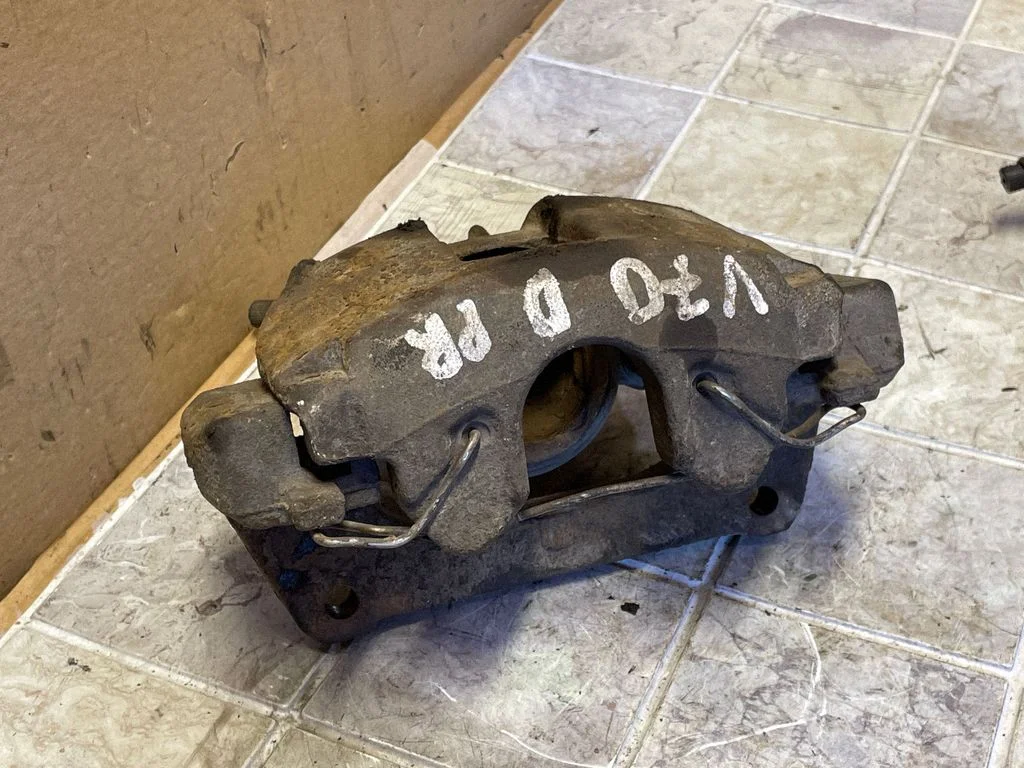 Front brake caliper