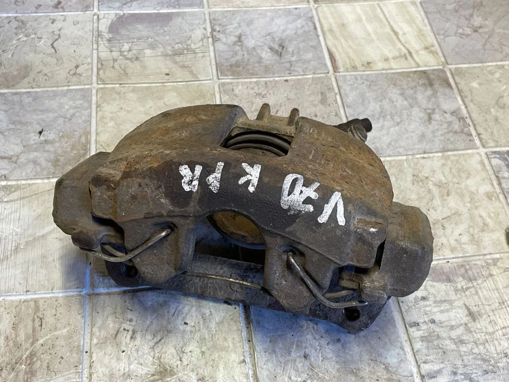 Front brake caliper