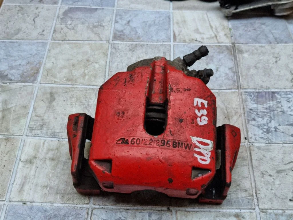 Front brake caliper – BMW 5 Series E39 (1996-2003)