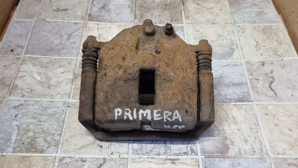 Priekšējais bremžu suports – priekšējā kreisā