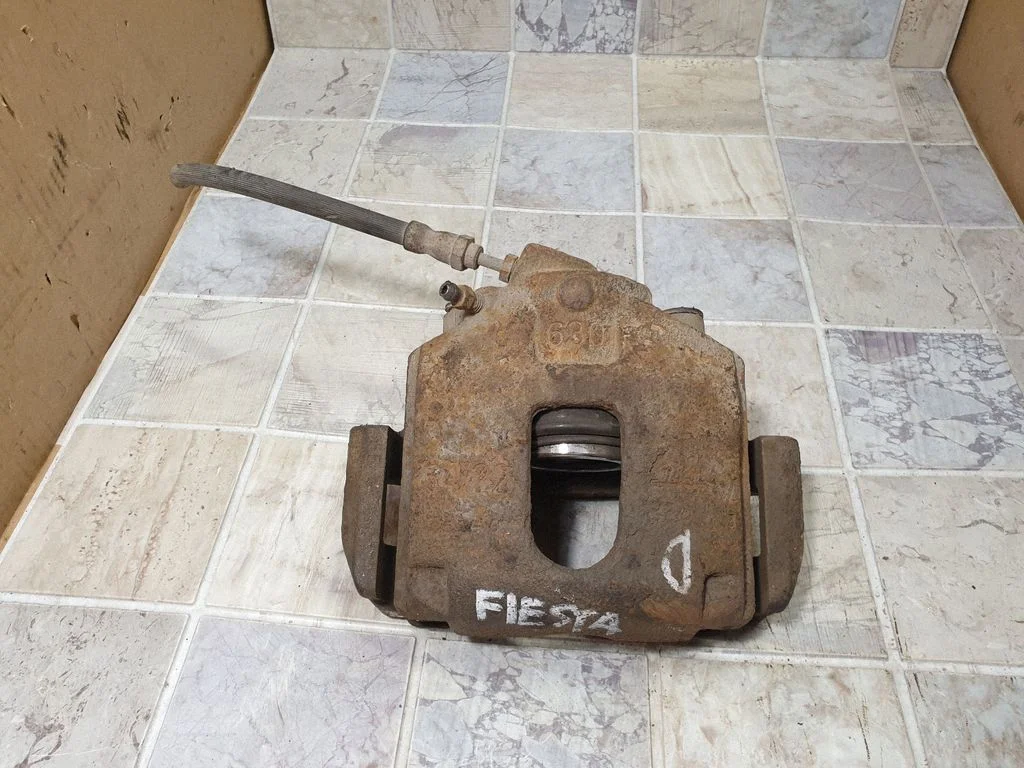 Zacisk hamulcowy przedni – Ford Fiesta (2006-2008)