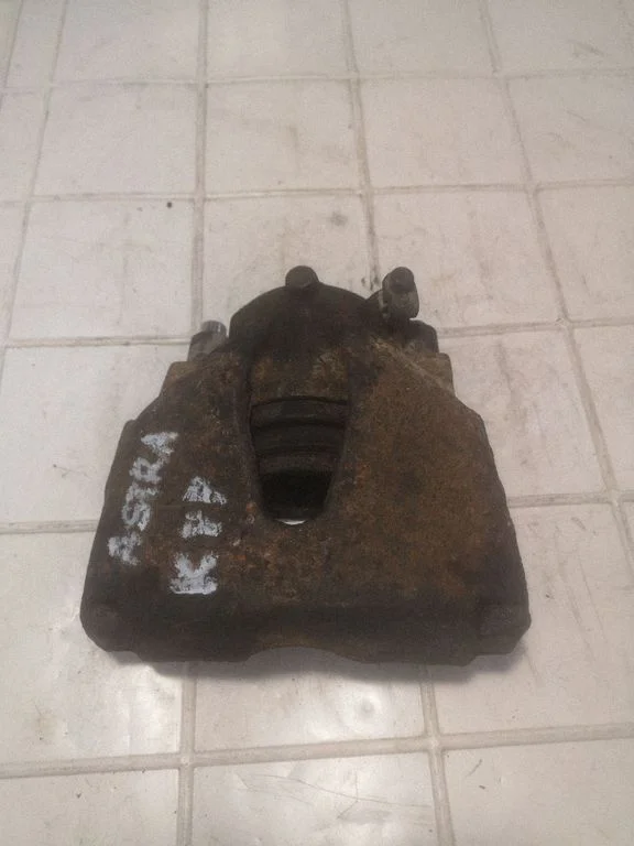 Front brake caliper – front left