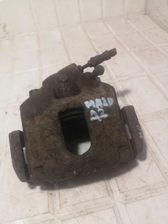 Front brake caliper – front left